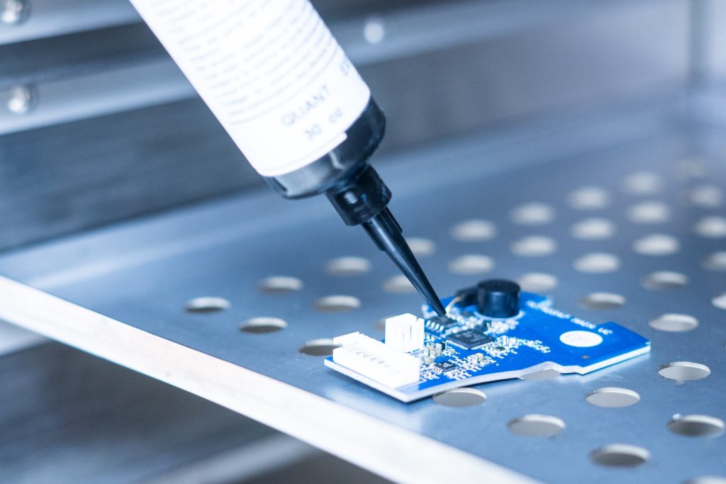 KEOL and Socomore Group sign a partnership agreement for the adhesives market